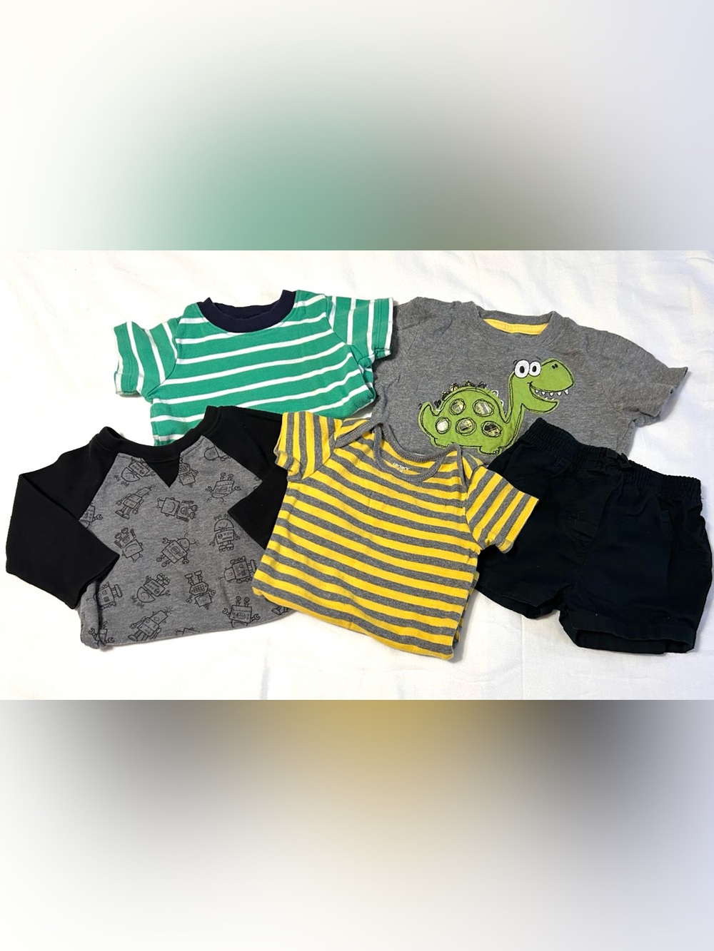 12 Month Set of 5 Pieces - T-shirts, Bodysuits and Shorts - Excellent Condition
